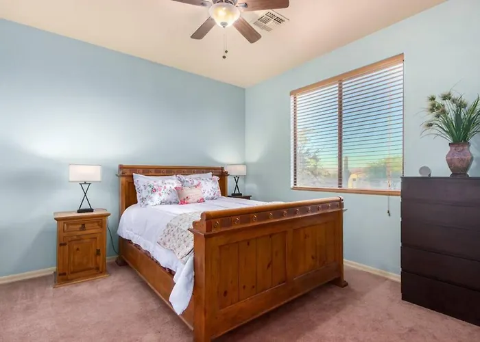 Desert Tranquility 4 Bedroom With Heated Pool Holiday home