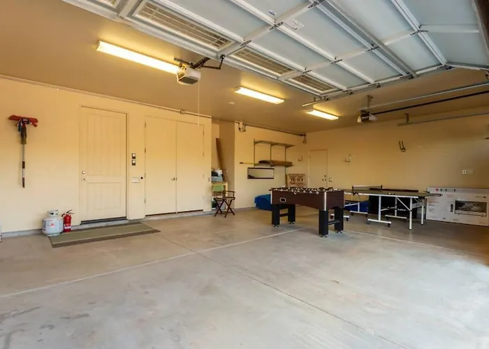 Desert Tranquility 4 Bedroom With Heated Pool Holiday home *