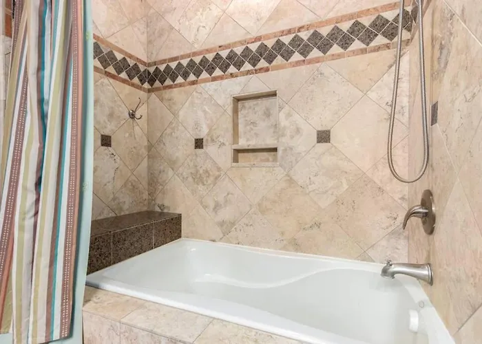 Desert Tranquility 4 Bedroom With Heated Pool *