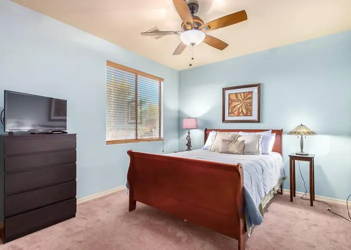 Desert Tranquility 4 Bedroom With Heated Pool Holiday home