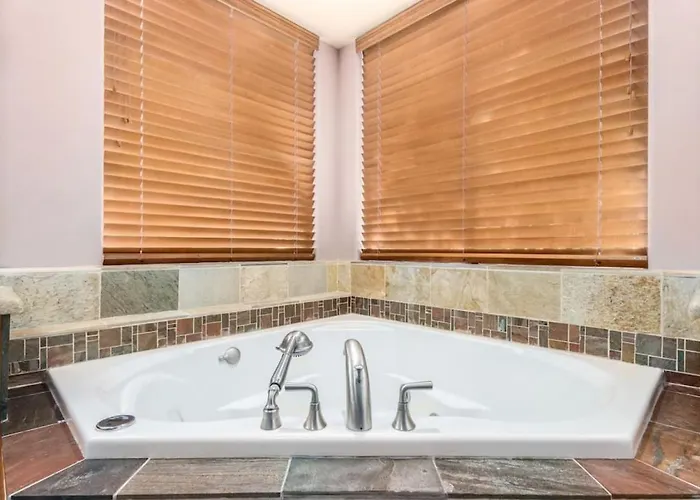 Holiday home Desert Tranquility 4 Bedroom With Heated Pool *