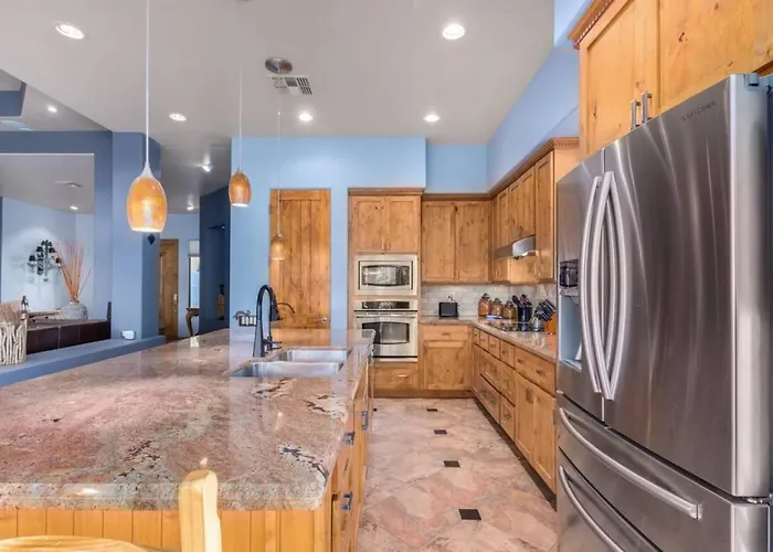 Desert Tranquility 4 Bedroom With Heated Pool Holiday home Scottsdale