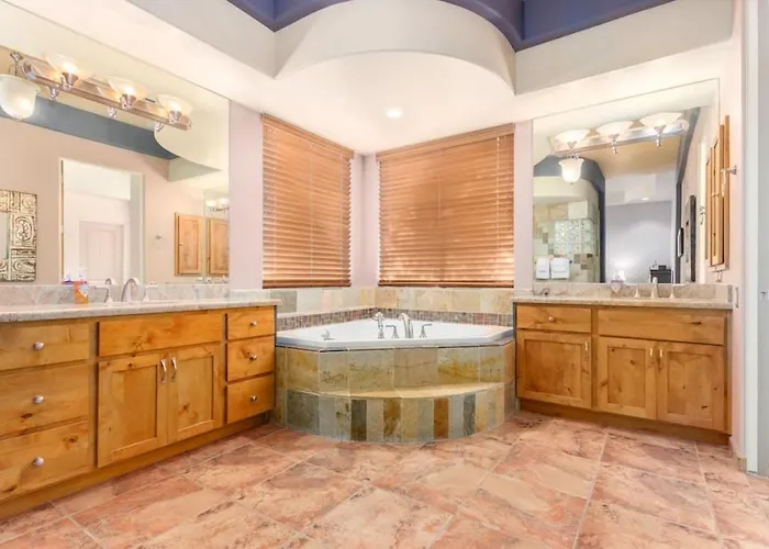 Holiday home Desert Tranquility 4 Bedroom With Heated Pool *