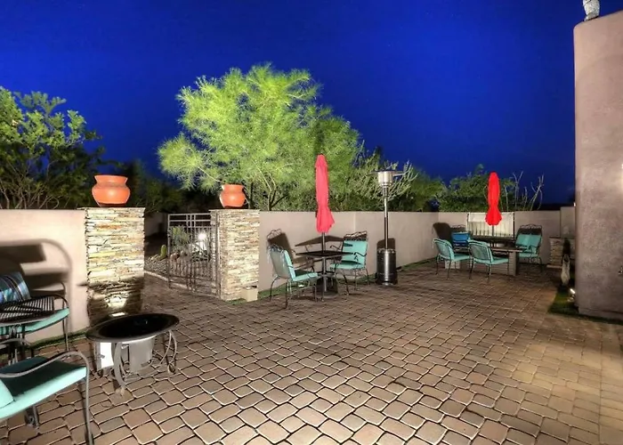 Desert Tranquility 4 Bedroom With Heated Pool Holiday home Scottsdale